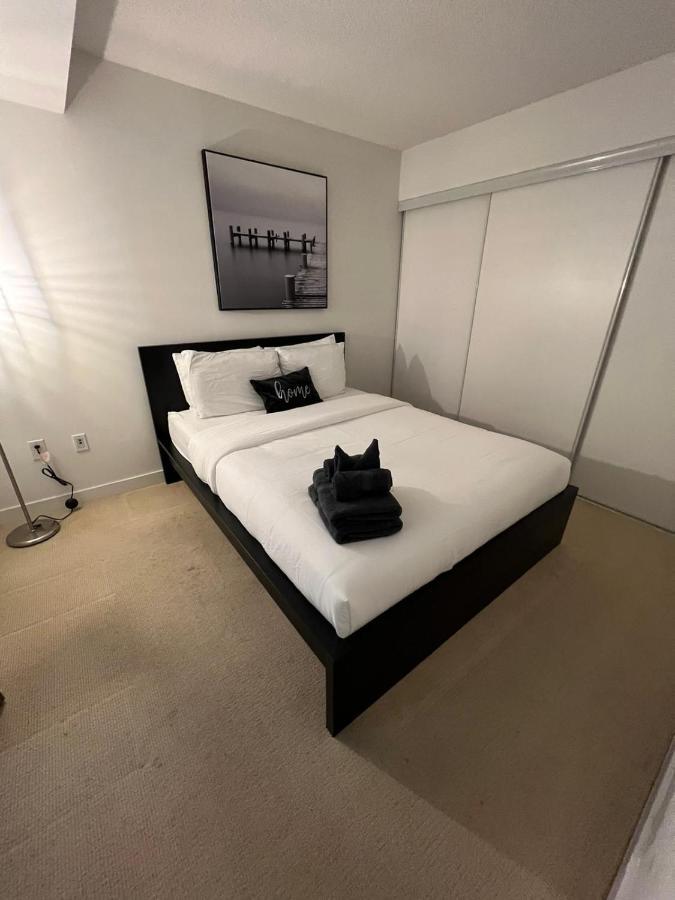 Cozy Open Concept 2Br 2Bath W/Parking -Jays/Cn Apartment Toronto Exterior foto