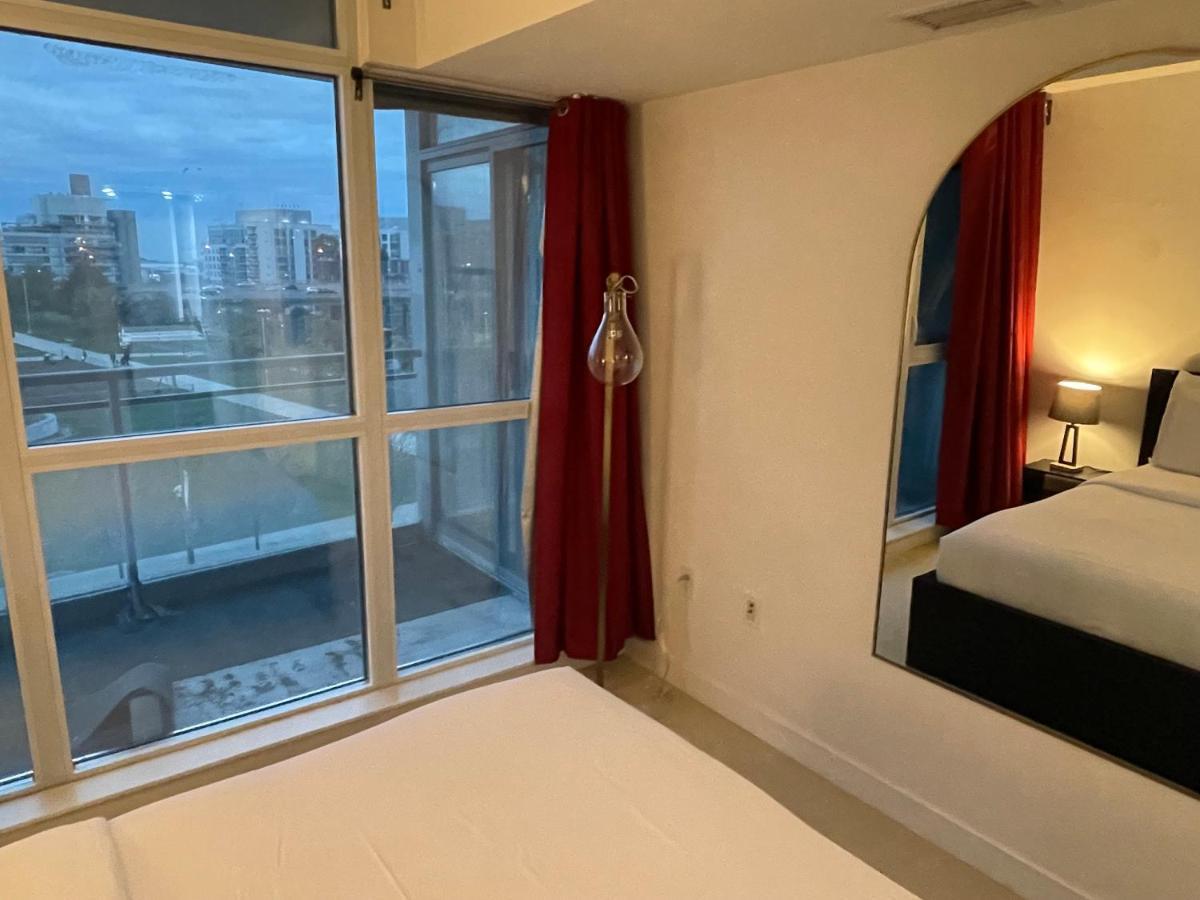 Cozy Open Concept 2Br 2Bath W/Parking -Jays/Cn Apartment Toronto Exterior foto