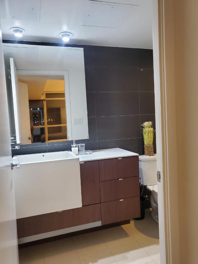 Cozy Open Concept 2Br 2Bath W/Parking -Jays/Cn Apartment Toronto Exterior foto