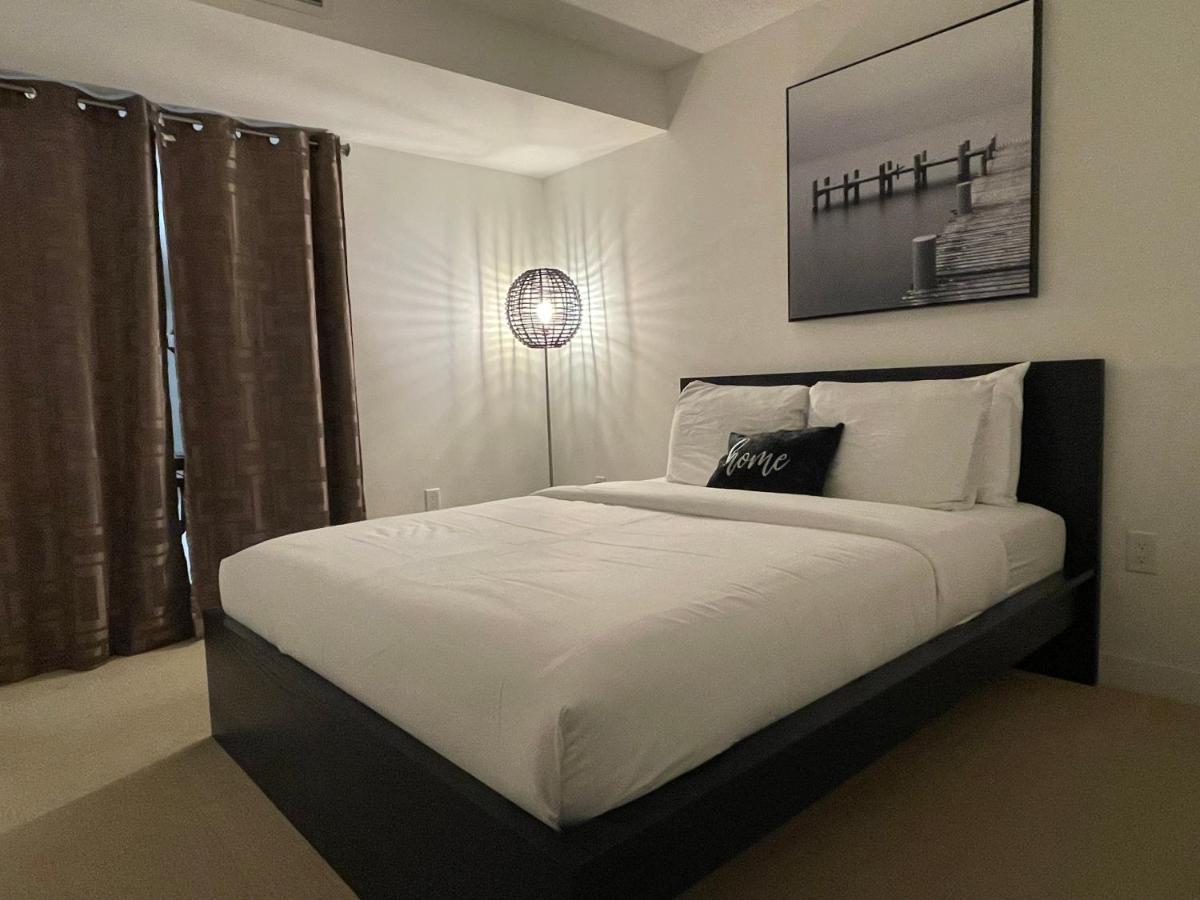 Cozy Open Concept 2Br 2Bath W/Parking -Jays/Cn Apartment Toronto Exterior foto